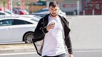 Jakub Kovář přichází na sraz hokejové reprezentace před přípravnými zápasy s Německem. Jakub Kovář přichází na sraz hokejové reprezentace před přípravnými zápasy s Německem.