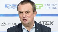 Předseda biatlonového svazu Jiří Hamza uvažuje, v jaké roli by dosavadní šéftrenér reprezentace Ondřej Rybář mohl v biatlonu pokračovat. Předseda biatlonového svazu Jiří Hamza uvažuje, v jaké roli by dosavadní šéftrenér reprezentace Ondřej Rybář mohl v biatlonu pokračovat.