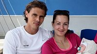 Na zklamání z nedokončeného desetiboje zapomínal Adam Sebastian Helcelet po boku snoubenky Denisy Rosolové a dcery Evelin, kterou rodiče poprvé vzali a závody. Na zklamání z nedokončeného desetiboje zapomínal Adam Sebastian Helcelet po boku snoubenky Denisy Rosolové a dcery Evelin, kterou rodiče poprvé vzali a závody.