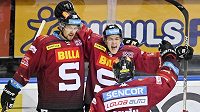 Jakub Konečný ze Sparty (vpravo) se raduje z gólu. Vlevo je Tomáš Dvořák ze Sparty. Jakub Konečný ze Sparty (vpravo) se raduje z gólu. Vlevo je Tomáš Dvořák ze Sparty.