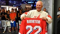 Hokejový mistr světa z roku 1985, útočník Pavel Richter. Hokejový mistr světa z roku 1985, útočník Pavel Richter.