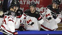 Colton Parayko se raduje s kanadskou střídačkou z trefy proti Rusku. Colton Parayko se raduje s kanadskou střídačkou z trefy proti Rusku.