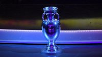 Trofej pro vítěze evropského šampionátu vystavená na losu kvalifikace o EURO 2020 v Irsku. Trofej pro vítěze evropského šampionátu vystavená na losu kvalifikace o EURO 2020 v Irsku.
