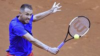 Český tenista Lukáš Rosol v daviscupovém utkání v Bratislavě. Český tenista Lukáš Rosol v daviscupovém utkání v Bratislavě.