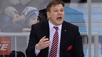 Hokejový trenér Raimo Summanen na archivním snímku z roku 2015, kdy v Kontinentální lize vedl Avangard Omsk. Hokejový trenér Raimo Summanen na archivním snímku z roku 2015, kdy v Kontinentální lize vedl Avangard Omsk.