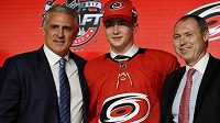 Martin Nečas pár minut po draftu, jeho domovem má být v NHL Carolina. Martin Nečas pár minut po draftu, jeho domovem má být v NHL Carolina.