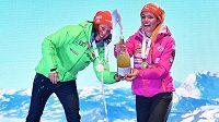 Laura Dahlmeierová a Gabriela Koukalová. Laura Dahlmeierová a Gabriela Koukalová.