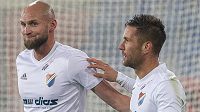 Fotbalisté Baníku Ostrava Tomáš Smola a Martin Fillo se radují z postupu přes pražskou Slavii v osmifinále MOL Cupu. Fotbalisté Baníku Ostrava Tomáš Smola a Martin Fillo se radují z postupu přes pražskou Slavii v osmifinále MOL Cupu.