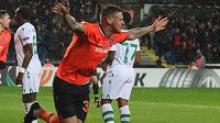 Slovenský fotbalový obránce Martin Škrtel je prý v hledáčku pražské Sparty. Pokud klub neudrží stopera Dávida Hancka, mohl by angažovat jeho zkušenějšího krajana. Slovenský fotbalový obránce Martin Škrtel je prý v hledáčku pražské Sparty. Pokud klub neudrží stopera Dávida Hancka, mohl by angažovat jeho zkušenějšího krajana.