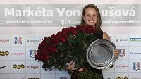 Tenistka Markéta Vondroušová pózuje v Praze fotografům na tiskové konferenci po návratu z Paříže. Tenistka Markéta Vondroušová pózuje v Praze fotografům na tiskové konferenci po návratu z Paříže.