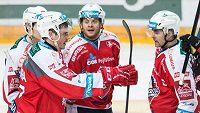 Hokejisté Pardubic si můžou trochu oddechnout, klubu pomůže milióny město (ilustrační foto) Hokejisté Pardubic si můžou trochu oddechnout, klubu pomůže milióny město (ilustrační foto)