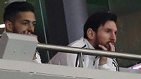 Hvězdný Lionel Messi sleduje v Madridu zápas své Argentiny se Španělskem. Až do konce v hledišti nevydržel. Hvězdný Lionel Messi sleduje v Madridu zápas své Argentiny se Španělskem. Až do konce v hledišti nevydržel.
