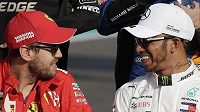 Sebastian Vettel (vlevo) a Lewis Hamilton, ostře sledovaná dvojice... Sebastian Vettel (vlevo) a Lewis Hamilton, ostře sledovaná dvojice...