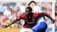 Georges Mandjeck ze Sparty a Robert Hrubý z Baníku Ostrava. Georges Mandjeck ze Sparty a Robert Hrubý z Baníku Ostrava.