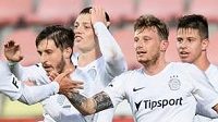Ladislav Krejčí starší (č.9) ze Sparty Praha oslavuje se spoluhráči gól na 2:1 během utkání v Příbrami. Ladislav Krejčí starší (č.9) ze Sparty Praha oslavuje se spoluhráči gól na 2:1 během utkání v Příbrami.