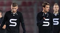 Zklamaní fotbalisté Sparty Eldar Čivič a Vukadin Vukadinovič po remíze s Jabloncem. Zklamaní fotbalisté Sparty Eldar Čivič a Vukadin Vukadinovič po remíze s Jabloncem.