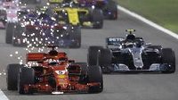 Sebastian Vettel v čele Velké ceny Bahrajnu krátce po startu. Sebastian Vettel v čele Velké ceny Bahrajnu krátce po startu.