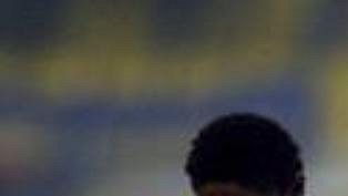 David Kalivoda ze Slavie (vpravo) bojuje o míč s Omonighem Temilem z Levski Sofia.
