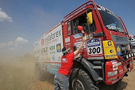 Aleš Loprais během třetí etapy Sil Way Rallye, v níž přes velké problémy vybojoval druhé místo