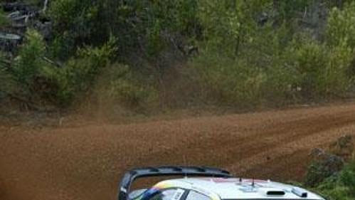 Francouz Sebastian Löeb s Citroënem Xsara na trati Australské rallye.