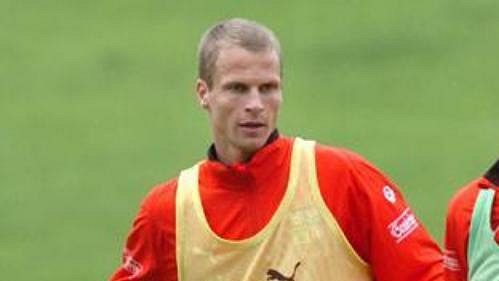 David Rozehnal a Jan Koller při tréninku české fotbalové reprezentace v Seefeldu.