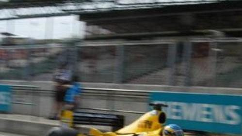 Brit Ralf Firman ze stáje Jordan při tréninku na trati okruhu Hungaroring před Velkou cenu Maďarska.