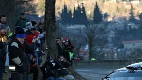 Francouz Gilles Panizzi s vozem Mitsubishi Lancer WR05 na trati Ralye Monte Carlo 2005.