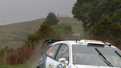 Markko Märtin s fordem na trati shakedownu Rallye Nový Zéland.