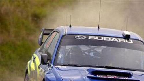 Petter Solberg se subaru při shakedownu Rallye Nový Zéland.