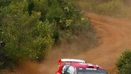 Brit Burns s Peugeotem 206 na trati Australské rallye.