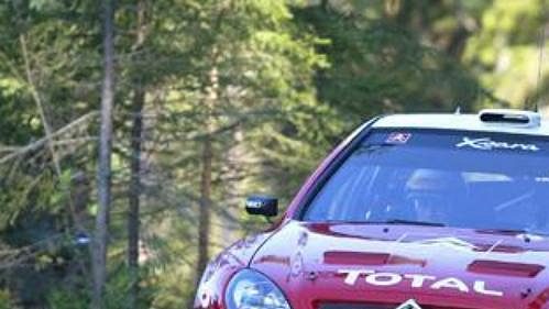 Carlos Sainz s citroënem na trati Finské rallye.