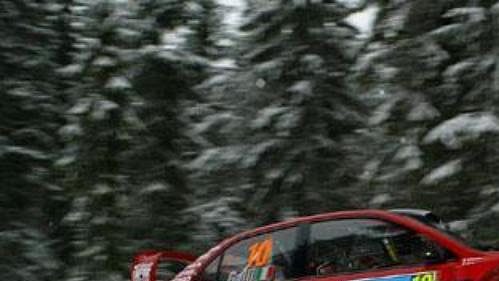 Ital Gian-Luigi Galli na trati Švédské rallye 2005 ve službách Mitsubishi.