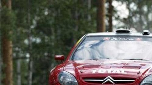Sébastien Loeb s Citroënem Xsara na trati Finské rallye 2002.