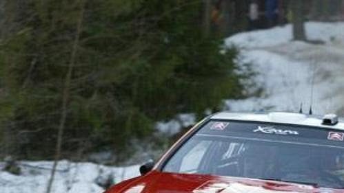 Sébastien Loeb s citroënem na trati čtvrtečního shakedownu při Švédské rallye.