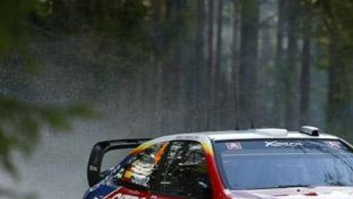 Carlos Sainz s citroënem na trati čtvrtečního shakedownu při Švédské rallye.