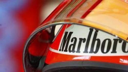 Michael Schumacher se chystá na okruh.