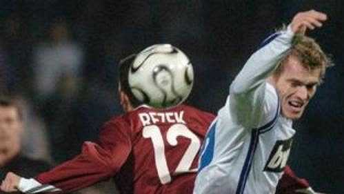Fotbalový souboj mezi libereckým Šinglárem a Rezkem ze Sparty.