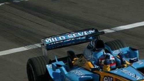 A je to doma! Fernando Alonso triumfuje ve Velké ceně Maďarska.