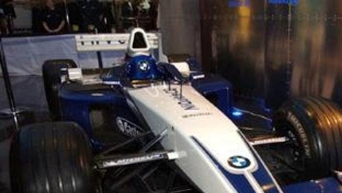 Pilot stáje BMW Williams Juan Pablo Montoya při bleskové návštěvě Prahy.