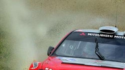 Dani Sola s mitsubishi na trati první etapy Rallye Akropolis.