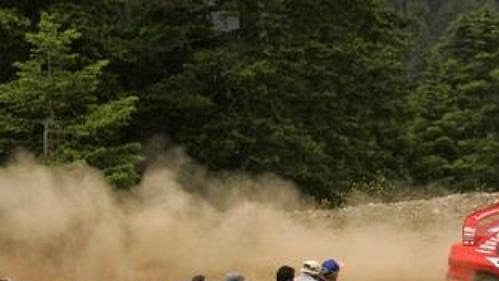 Gilles Panizzi s mitsubishi na trati první etapy Rallye Akropolis.