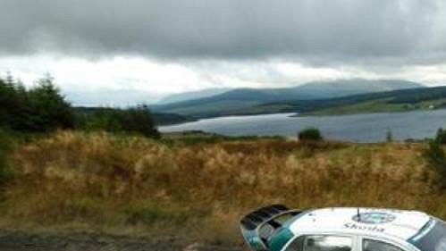 Colin McRae za volantem Fabie WRC při testech ve Skotsku.