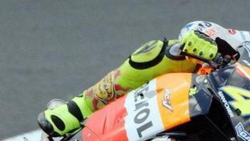 Ital Valentino Rossi při páteční kvalifikaci na Velkou cenu Pacifiku.