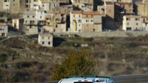 Francouz Alexandre Bengue s vozem Škoda Fabia WRC na trati druhé rychlostní zkoušky Ralye Monte Carlo 2005.