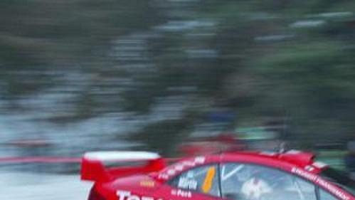 Estonec Markko Märtin s vozem Peugeot 307 WRC na trati třetí etapy Rallye Monte Carlo.