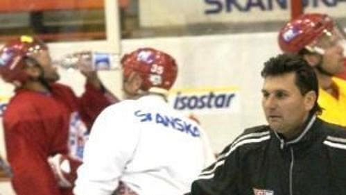 Hokejisté Slavie začali pod vedením Vladimíra Růžičky přípravu na ledě.