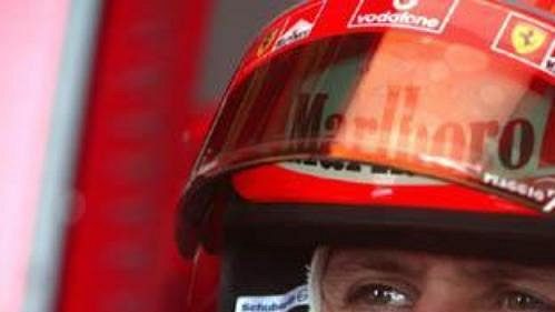 Michael Schumacher během první kvalifikace v japonské Suzuce.