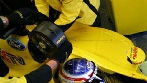 Jarek Janiš v boxech ve španělském Jerezu při testech ve stáji formule 1 Jordan.
