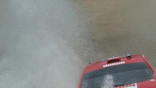 Marko Märtin s peugeotem na trati první etapy Mexické rallye.