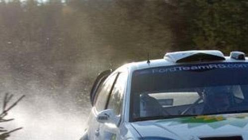 Belgičan Francois Duval s fordem na trati čtvrtečního shakedownu Švédské rallye.